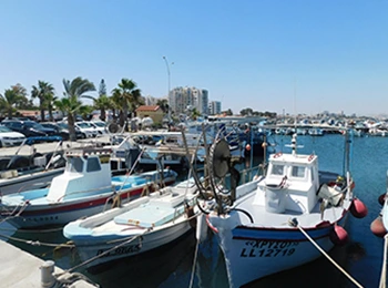 Yachten und Boote im Hafen von Larnaca