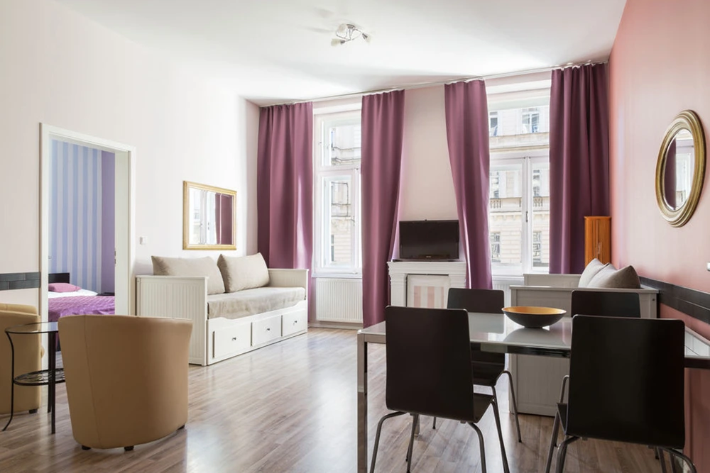 Royal Court Legerova