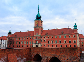 טירה מלכותית בכיכר הטירה בוורשה