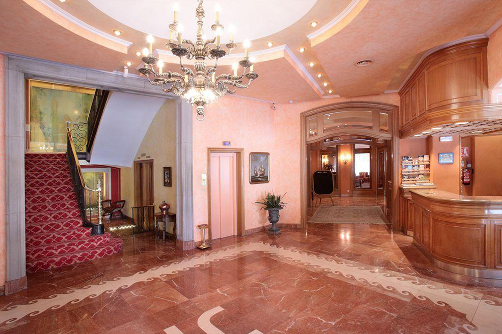 Hotel Colón Barcelona 